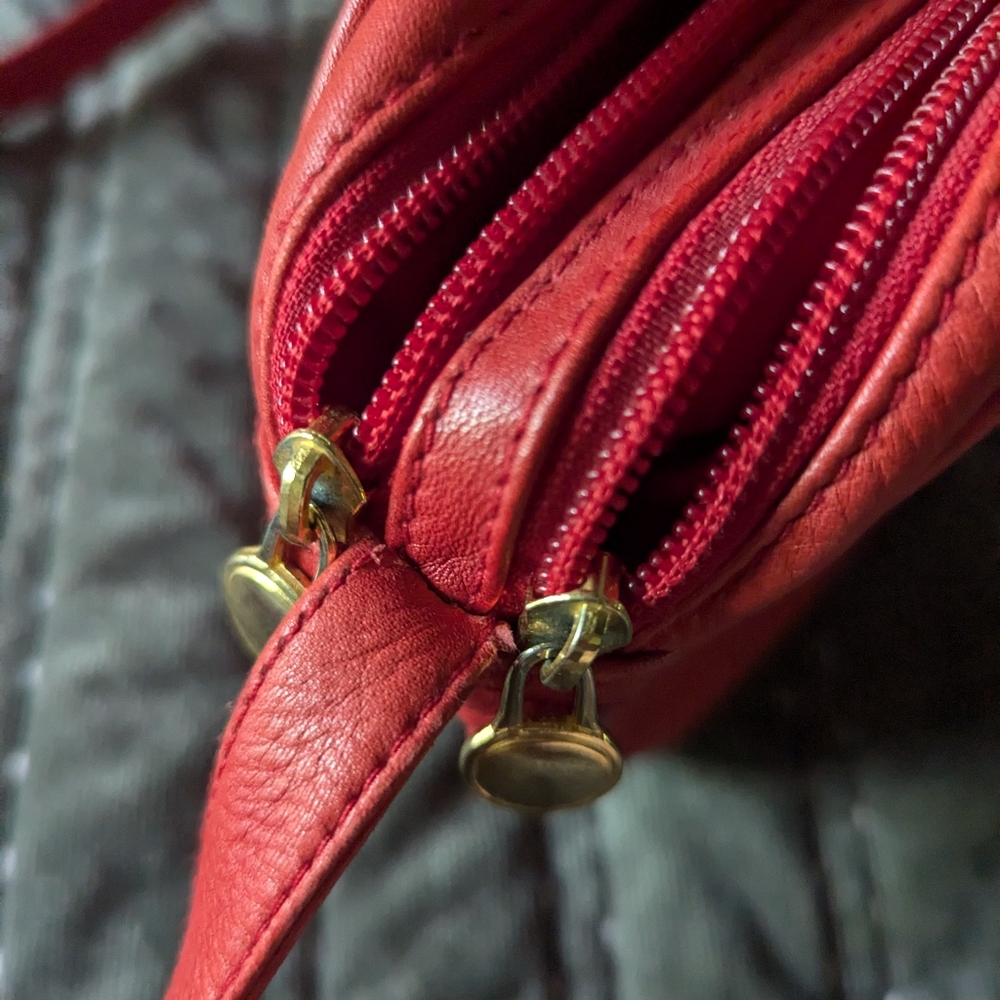 ♥️ Vintage Tignanello purse - Picture 5 of 9